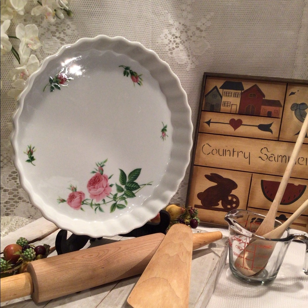 Christine Holm Hand Painted Stoneware Pie, Quiche, Pan
